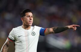 Enzo Fernández, joven figura del Chelsea, que mide al Benfica.