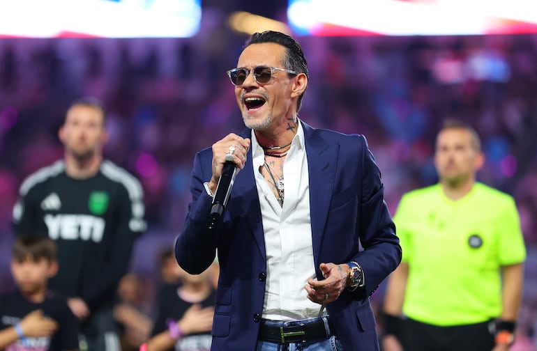 Marc Anthony cantando antes del partido de la MLS entre el Inter Miami CF y el Austin FC en el Nu Stadium en Miami, Florida. (Megan Briggs/Getty Images/AFP)

