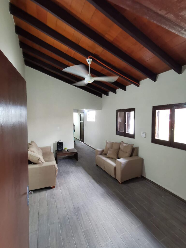 Un sector de descanso del hogar de reposo con capacidad para albergar 20 adultos mayores, en Pilar. 