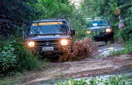 La comitiva del TACPy se abre paso al interior del siempre impredecible Chaco paraguayo. Fotos gentileza: Nicolás Ermakoff y TACPy.