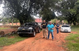 Operativo en San Lorenzo permite recuperar camioneta robada y aprehender a dos sospechosos.