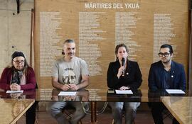 La directora del Memorial y Centro Cultural 1A, Tania Campos, y miembros de la Coordinadora de Familiares y Víctimas del Ycuá Bolaños, presentaron esta mañana la serie de actividades para conmemorar los 21 años del incendio.