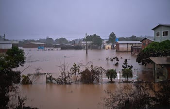 Imagen de Archivo: Fotografía que muestra la magnitud de una inundación en el municipio de Río Pardo, estado de Rio Grande do Sul (Brasil).