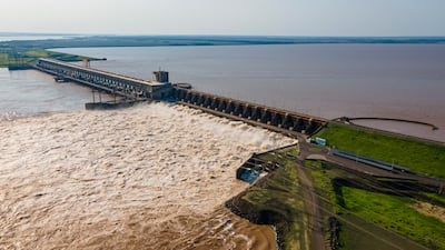 Yacyretá abre compuertas para atenuar efectos de aumento de caudal del Paraná