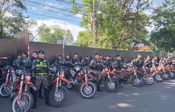 Grupo Lince apostado en las inmediaciones del Defensores del Chaco.