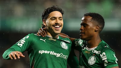 El paraguayo Mauricio (i), futbolista de Palmeiras.