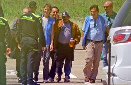 Luis Manuel Díaz (c), padre del futbolista Luis Díaz, del Liverpool, dejado en libertad hoy después de doce días secuestrado por la guerrilla del Ejército de Liberación Nacional (ELN) en Valledupar (Colombia).