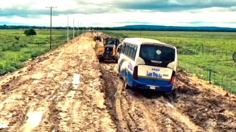 Las unidades de transporte público deben ingresar remolcadas por un tractor.