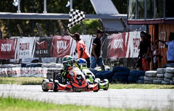 Con el kart #302 y junto a su nuevo equipo, el CRG, Tony Pugliesi subió a lo más alto del podio.