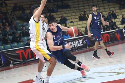 Rodney Mercado, uno de los valores de Paraguay, en el juego contra Ecuador.