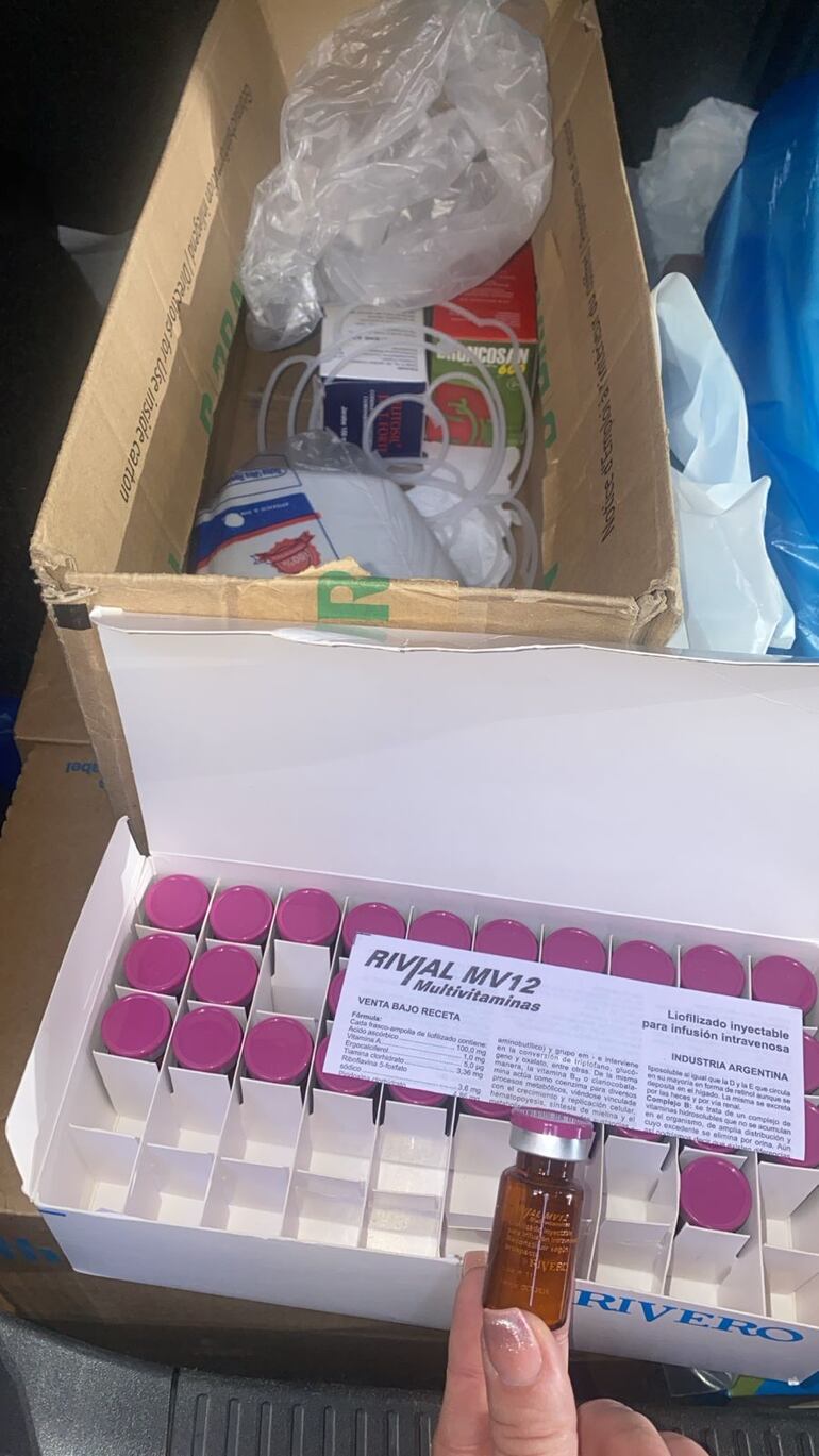 Algunos de los fármacos que se estaban comercializando en el estacionamiento del IPS. 