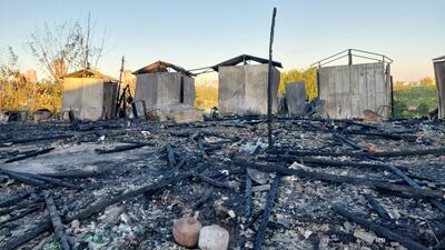Así quedó la zona del gran incendio que afectó a 37 precarias casitas en zona Costanera de Asunción.