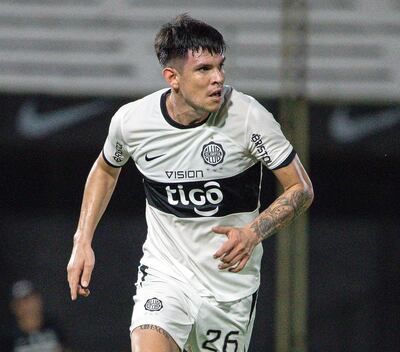 Orlando Junior Barreto haría dupla con Axel Alfonzo en el centro, en una línea defensiva de cuatro.