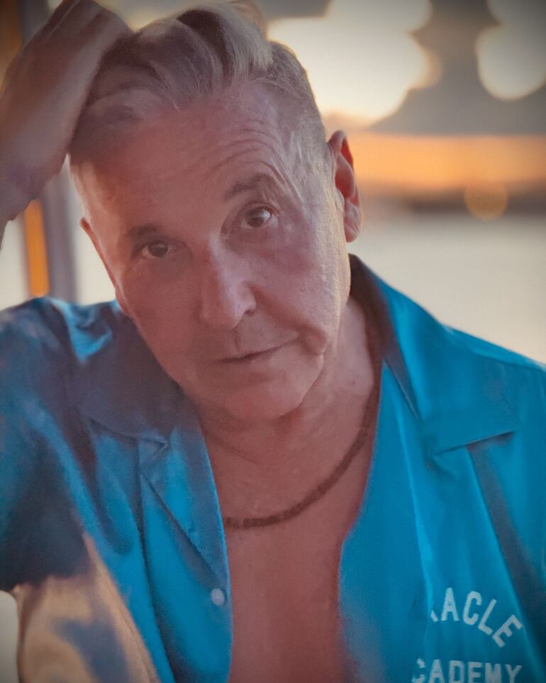 “Yo me siento pleno, esa ha sido la tarea, entender que la felicidad vive en la intensidad de estos momentos hermosos", destacó Montaner al llegar a los 67 años de vida. (Instagram/Ricardo Montaner)