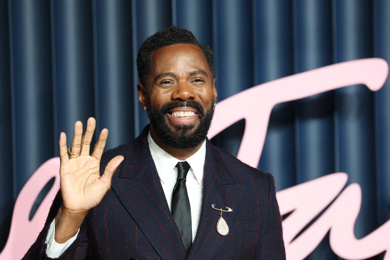 El actor Colman Domingo saluda a su arribo a los Fashion Awards 2025 en Londres. (EFE/EPA/ANDY RAIN)
