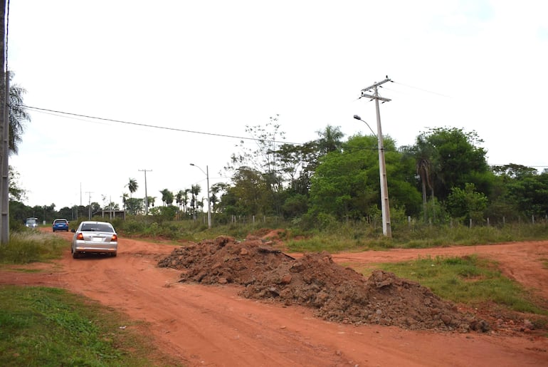 Transportistas y frentistas de San Vicente aguardan la construcción de una doble avenida en el tramo universitario de Carapeguá.