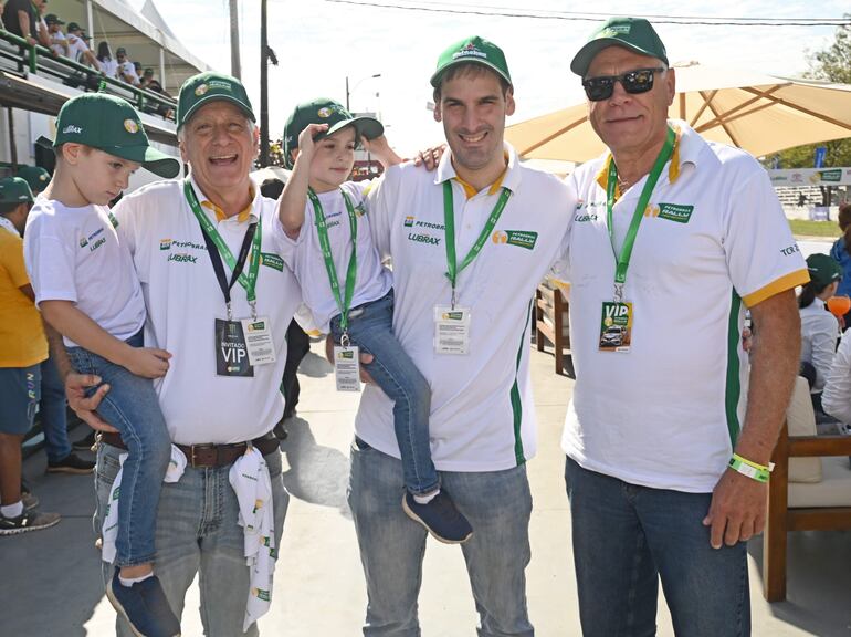 Francisco Benavente, Nicolás Benavente, Osvaldo Ruoti, Santiago y Alejandro Benavente.