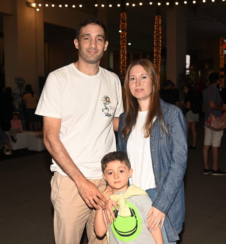 Matías, Nicasio y Marcela Echevarría.
