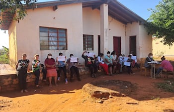 La comunidad indígena Río Verde del distrito de Curuguaty, se manifiestan ante la falta de respuesta para la refacción de un local sanitario en peligro de derrumbe.
