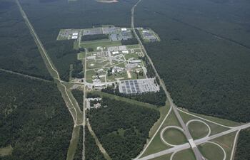 . AIKEN (ESTADOS UNIDOS), 31/07/2025.- Fotografía aérea del 8 de abril de 2025 cedida por Savannah River Site de la instalación nuclear del gobierno estadounidense ubicada cerca de Aiken en Carolina del Sur (Estados Unidos). Un nido de avispas sometidas a altos niveles de radiación fue descubierto en una instalación del gobierno estadounidense en Carolina del Sur, donde se producían materiales para armas nucleares, según un informe revelado por el Departamento de Energía estadounidense (DOE, en inglés). EFE/ Savannah River Site /SOLO USO EDITORIAL/ NO VENTAS/ SOLO DISPONIBLE PARA ILUSTRAR LA NOTICIA QUE ACOMPAÑA (CRÉDITO OBLIGATORIO)