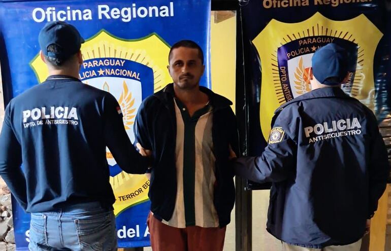 Agentes policiales de varias dependencias llevaron a cabo esta mañana muy temprano un allanamiento para dar cumplimiento a la orden de captura contra Sandro Tomás Araujo Sanabria (33).