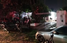 Los intervinientes lograron ubicar el automóvil en el interior de una vivienda situada sobre la calle 12 de Octubre casi Chaco Boreal de la ciudad de Villa Elisa.