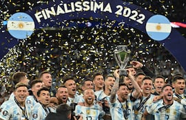 En la Finalissima 2022, Argentina le ganó a Italia por 3-0, con goles de Lautaro Martínez, Ángel di María y Paulo Dybala.