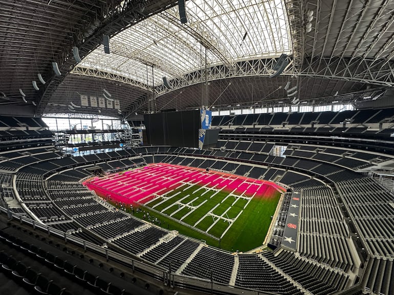 Fotografía que muestra el interior del estadio AT&T en Dallas, Texas (EE.UU.).