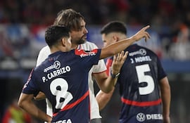 El argentino Diego Martínez, entrenador de Cerro Porteño, en el partido frente a Sporting Cristal por la tercera fecha del Grupo G de la Copa Libertadores 2025 en el estadio La Nueva Olla, en Asunción, Paraguay.