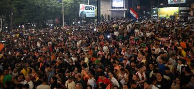 Festejo ciudadano tras la derrota contundente del Partido Colorado en Ciudad del Este. 