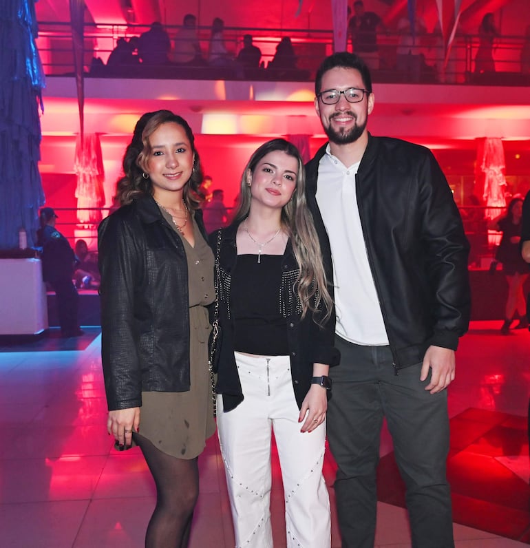 Constanza Parini, Luana Priore y Mauricio Aguayo Cabral.