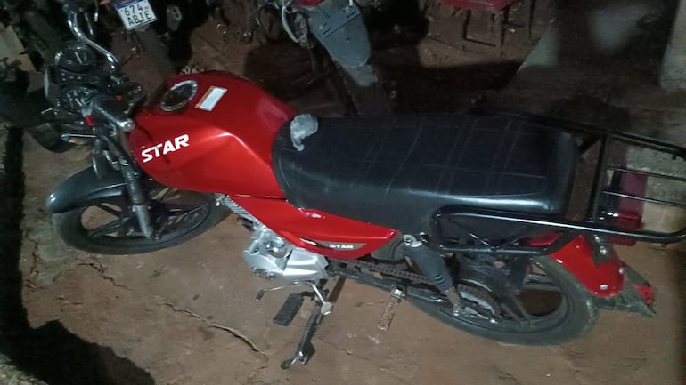 Motocicleta robada recuperada en Lambaré.