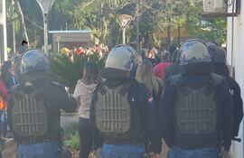 La oficina del interventor, Ramón Ramírez, fue acordonada por los agentes policiales.