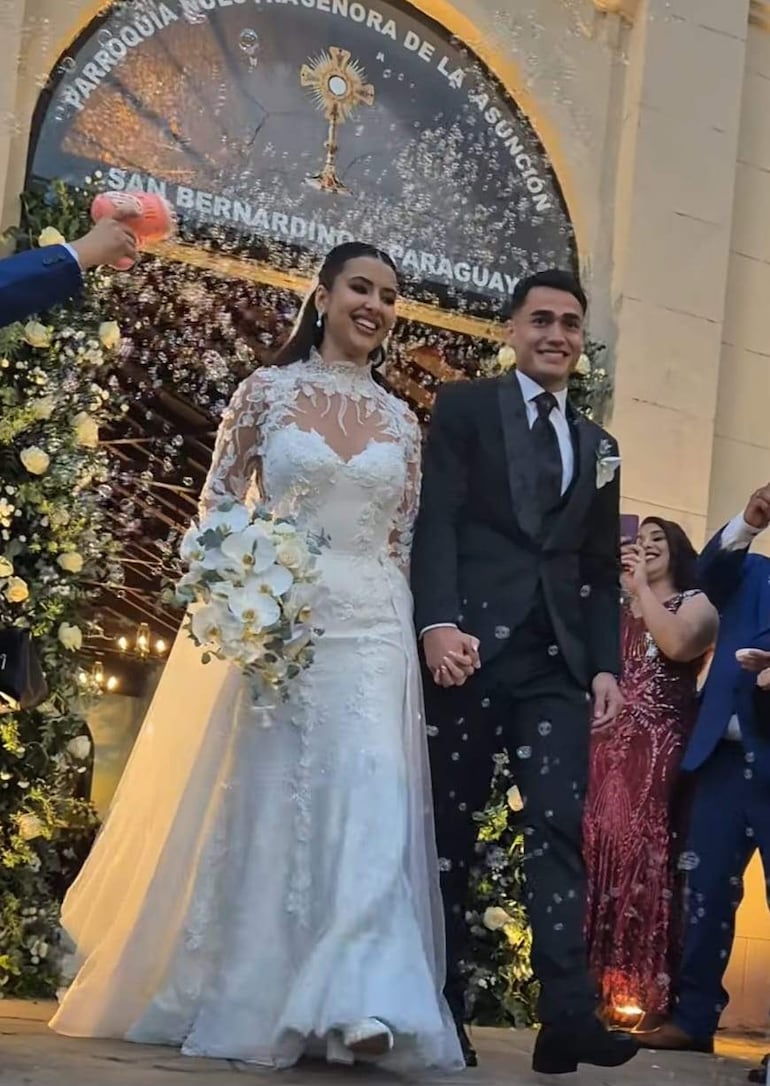 ¡El futbolista Wilder Viera pasó al club de los casados! - Gente