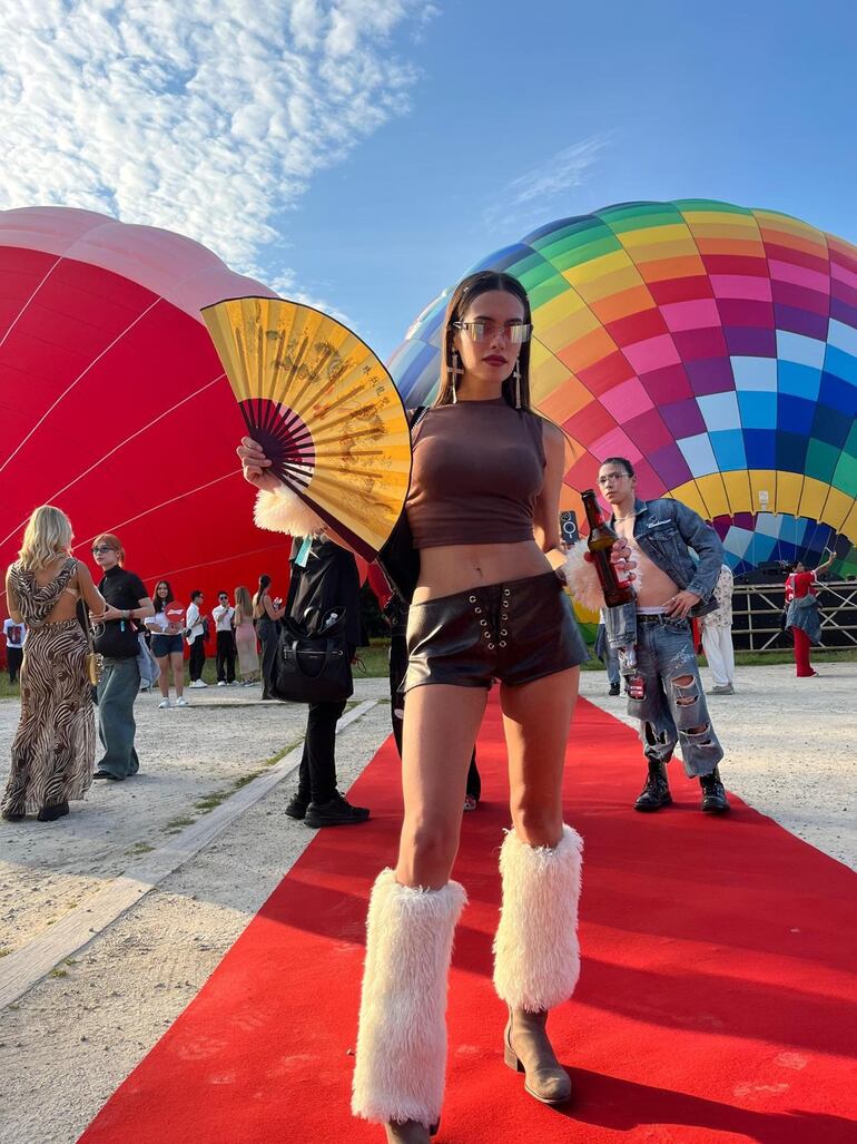 La youtuber paraguaya Romina Mendoza Murto en Tomorrowland, Bélgica.
