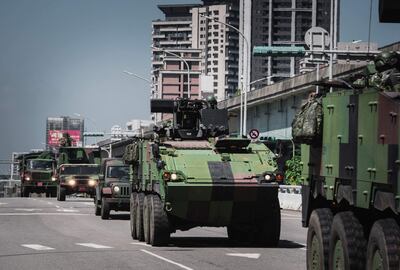 Vehículos militares circulan por Taoyuan, Taiwán, durante un ejercicio militar el pasado lunes.