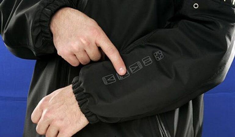 La tecnología dirigida para conseguir tejidos que maximizarán la durabilidad de las prendas, además de reducir las manchas, los olores y evitar el planchado ya forma parte de nuevos proyectos de moda.