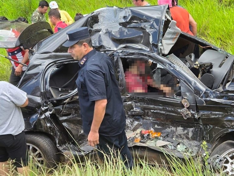 Madre e hijo mueren en accidente causado por un profundo bache en la ruta PY08, en Lima