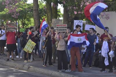 Estudiantes marcharon hacia una de las entradas de la Costanera de Asunción, en las cercanías del Puerto.