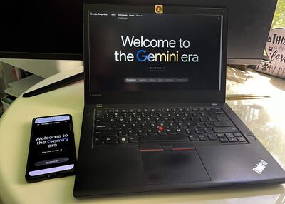 Un computador abierto en la página de entrada de Gemini.