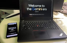Un computador abierto en la página de entrada de Gemini.