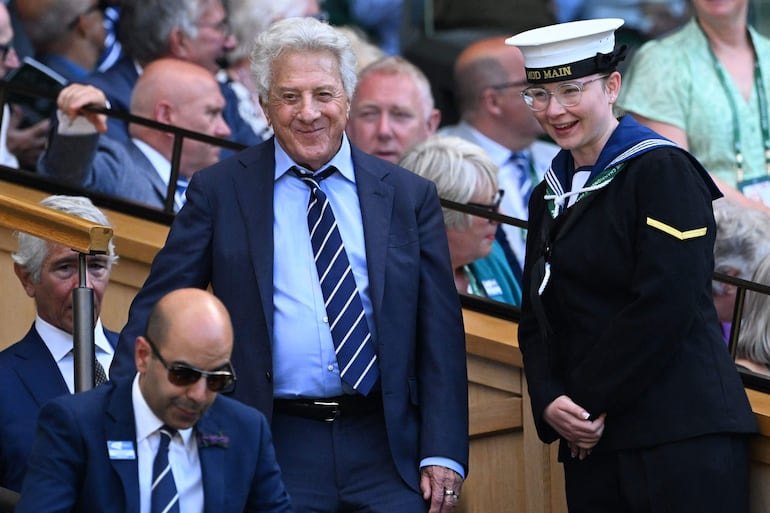 El icónico actor Dustin Hoffman a su arribo al The All England Lawn Tennis and Croquet Club en Wimbledon. (Kirill KUDRYAVTSEV / AFP)