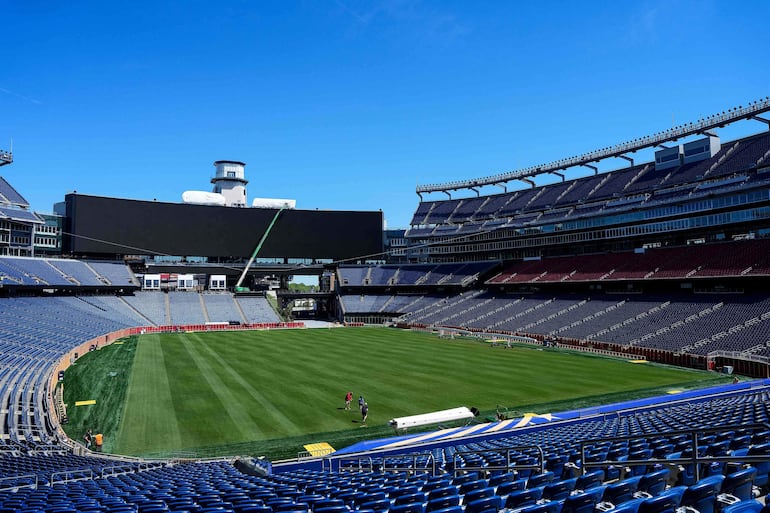 Una vista general de los preparativos del campo dentro del Estadio Gillette antes de la Copa Mundial de la FIFA 2026 en el Estadio de Boston, en Boston, Massachusetts.