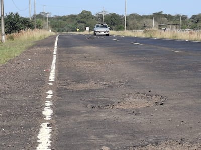 Carretera en mal estado en Yabebyry - San Ignacio.