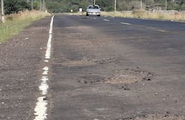 Carretera en mal estado en Yabebyry - San Ignacio.