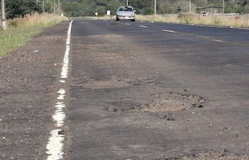 Carretera en mal estado en Yabebyry - San Ignacio.