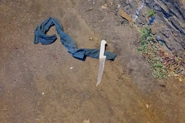 El cuchillo incautado por los intervinientes durante el procedimiento.