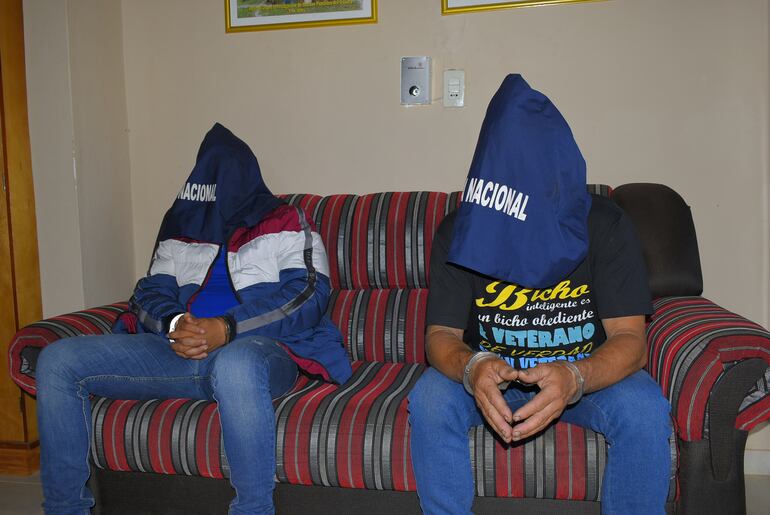 Los detenidos Donato Ezequiel Silvero Jiménez (20) y Luciano Cabrera Alarcón (52).
