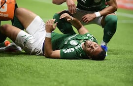 Vitor Roque durante la lesión en el partido Palmeiras vs. Jacuipense.