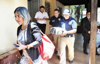 La fiscala Josefina Aghemo allanó la Comuna del Este. Luego se dio la imputación.